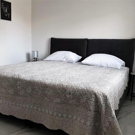 Premium Apartments Adore Novaglia Esterno foto