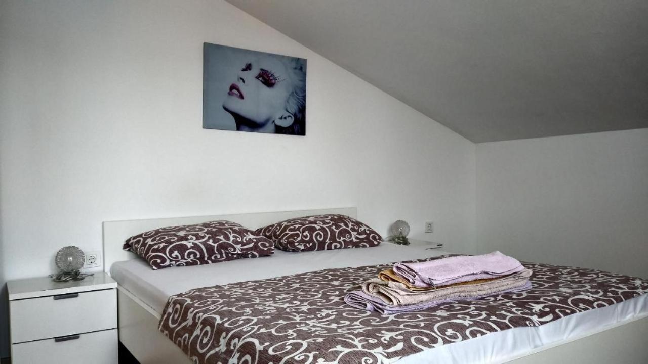 Premium Apartments Adore Novaglia Esterno foto