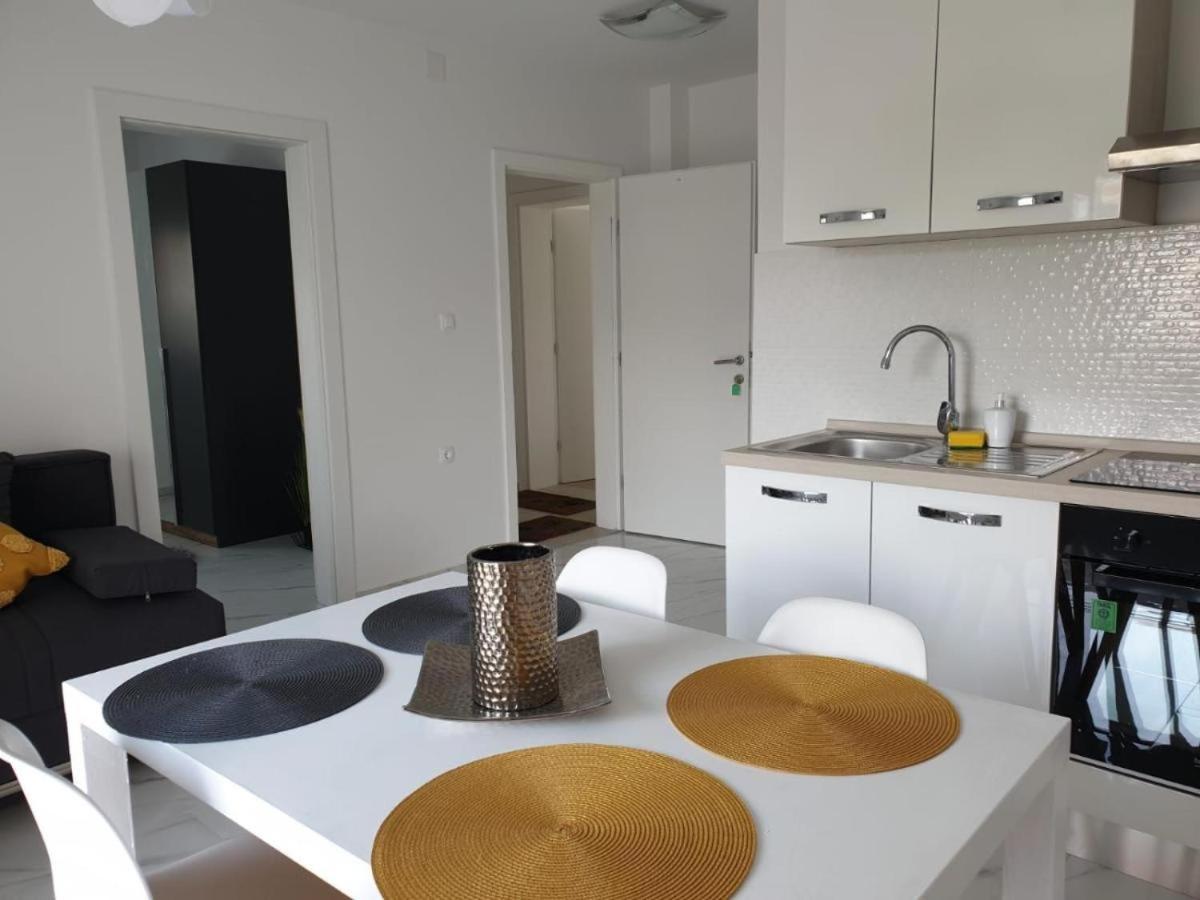 Premium Apartments Adore Novaglia Esterno foto
