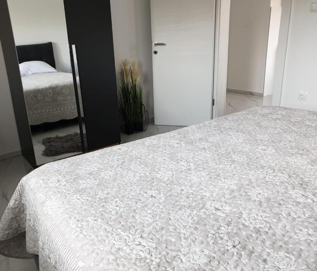 Premium Apartments Adore Novaglia Esterno foto