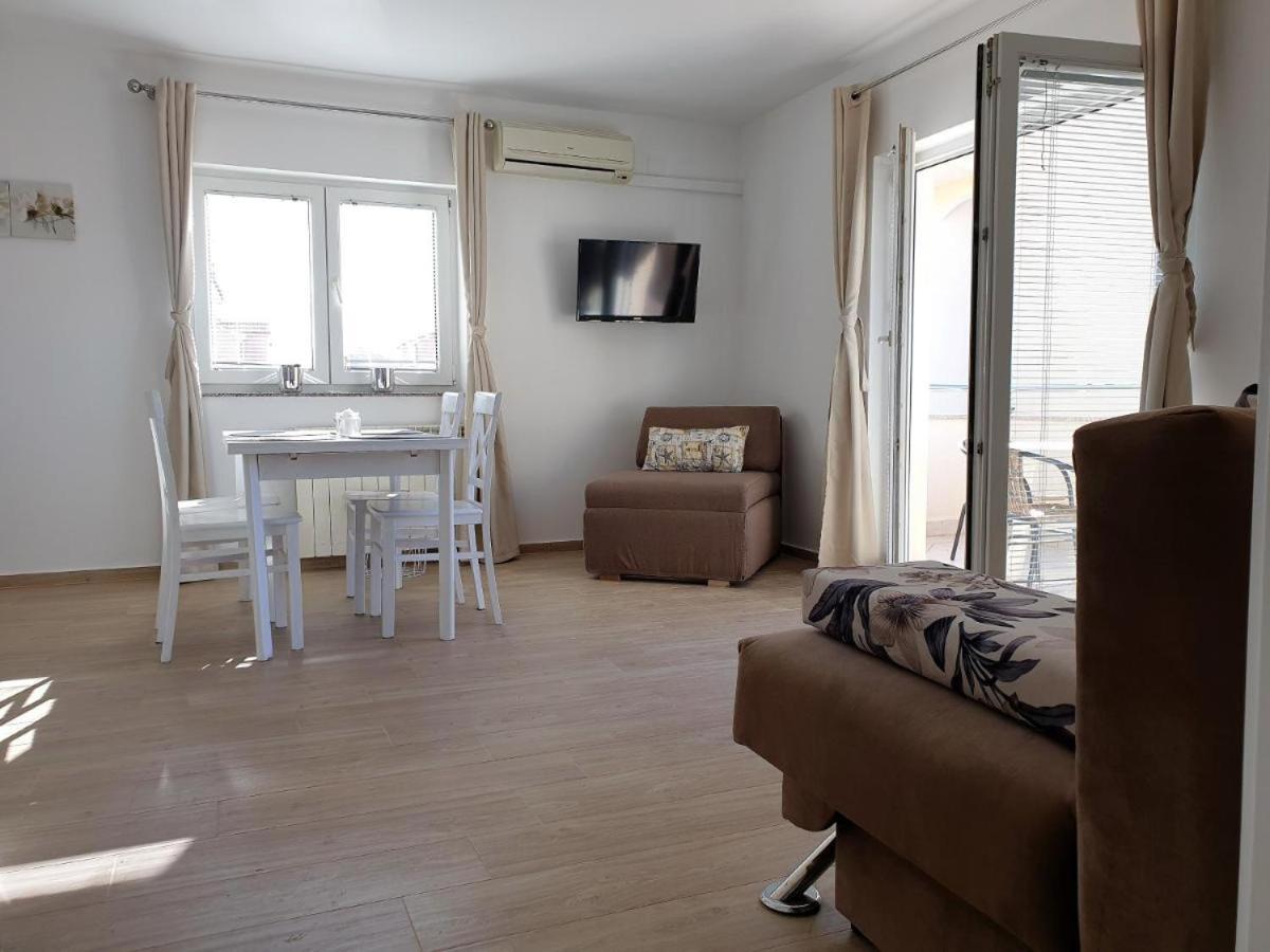 Premium Apartments Adore Novaglia Esterno foto