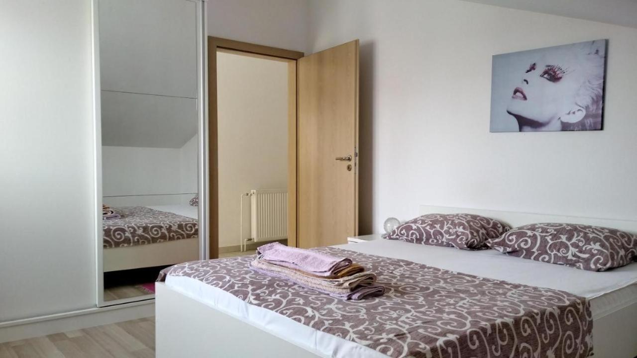 Premium Apartments Adore Novaglia Esterno foto